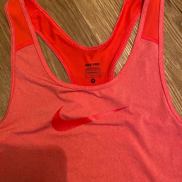Nike coral orange workout top - Picture 2 of 3